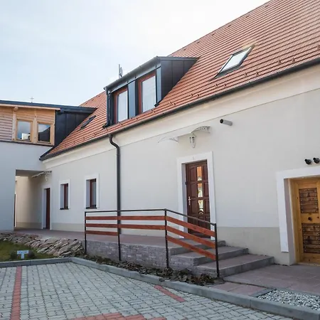 Kossuth Apartmanhaz Apartment Tata