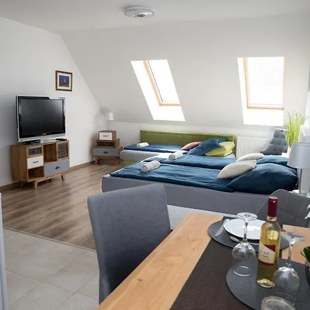 Kossuth Apartmanhaz Apartment Tata