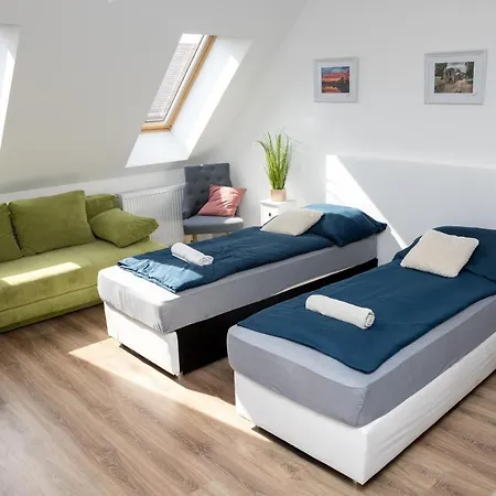 Kossuth Apartmanhaz * Tata