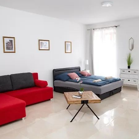 Kossuth Apartmanhaz *