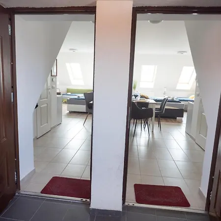 アパート Kossuth Apartmanhaz