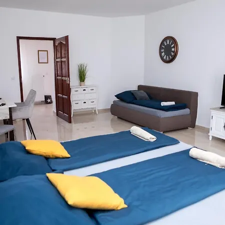 Kossuth Apartmanhaz * Tata