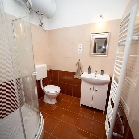 Kossuth Apartmanhaz Tata