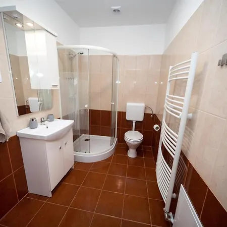 Kossuth Apartmanhaz Tata