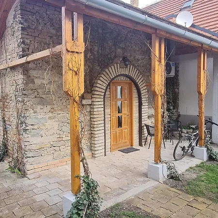 Kossuth Apartmanhaz Tata