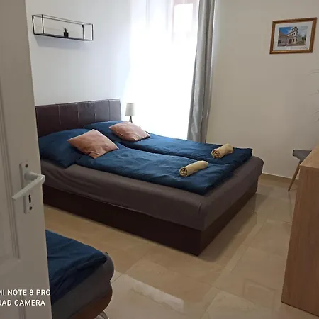 Kossuth Apartmanhaz *