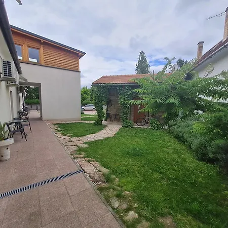 Kossuth Apartmanhaz