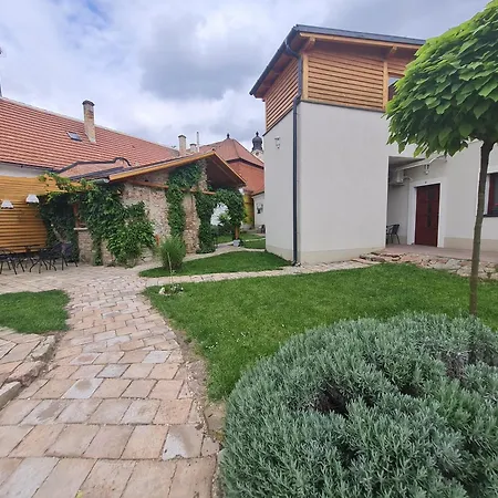 Kossuth Apartmanhaz Apartment *