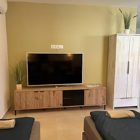 Апартаменты Kossuth Apartmanhaz *