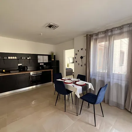 Kossuth Apartmanhaz *