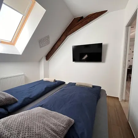 Kossuth Apartmanhaz * タタ